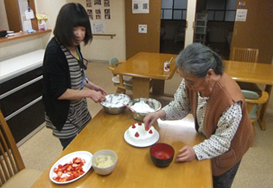 スタッフとお誕生日会の準備